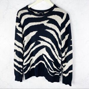 [F21] Classic Black & White Sweater